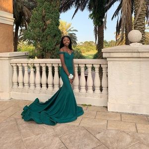 JovaniEmerald Green Prom Dress Size 0